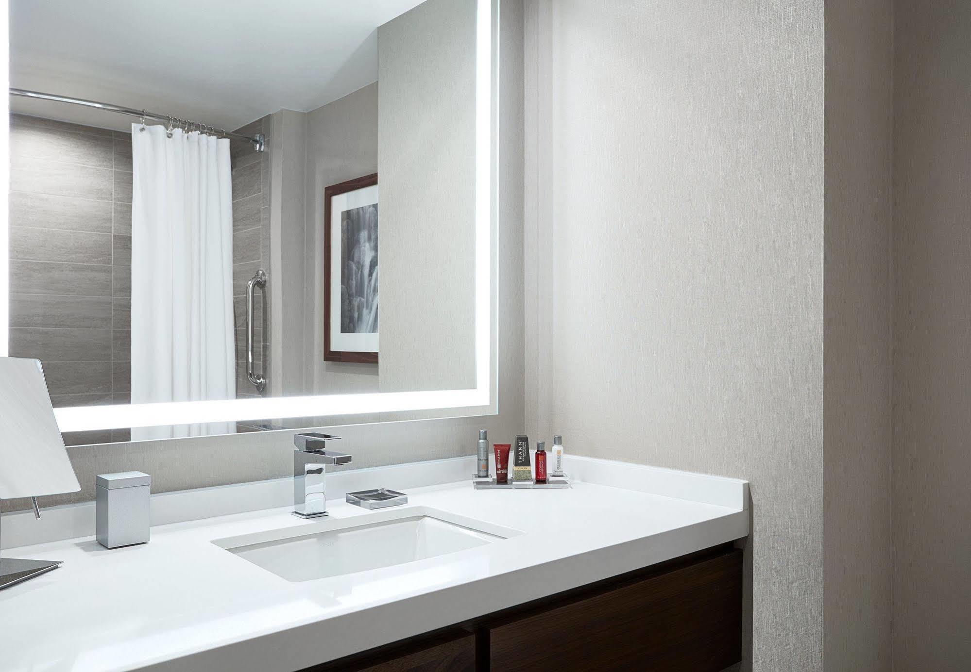 Ithaca Marriott Downtown On The Commons Hotel Ngoại thất bức ảnh